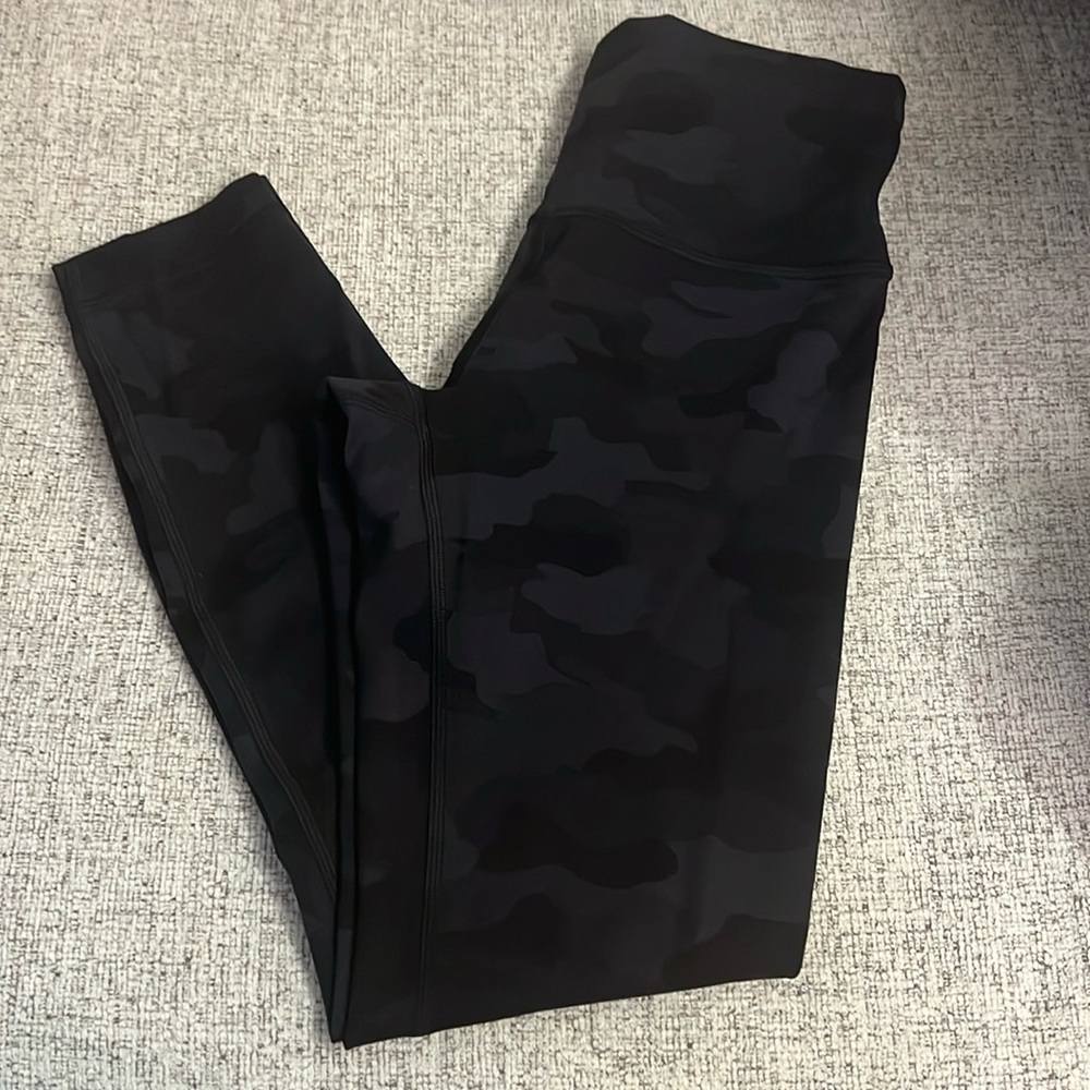 lululemon camo Wunder Train High Rise 25” leggings size 6, like new